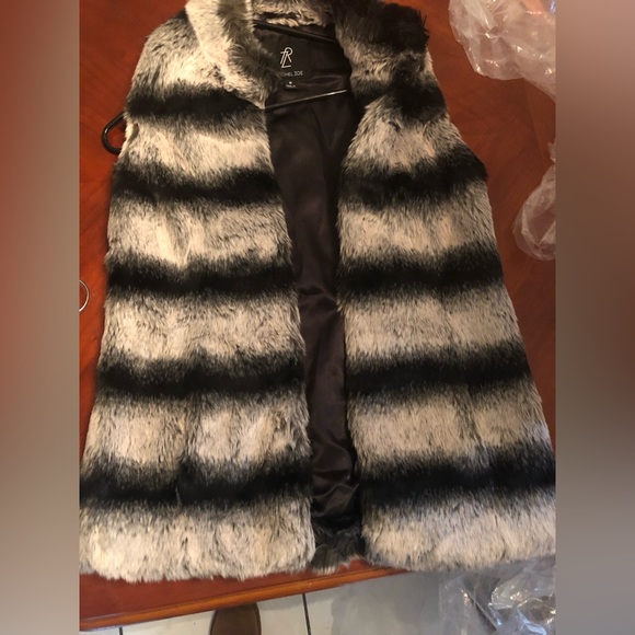 Rachel Zoe vintage faux fur vest size LM blaxk and white preloved “as is” - Picture 3 of 8